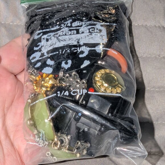 KF $3 with Bundle ~ Jewelry Findings Grab Bag 471 - Picture 7 of 8